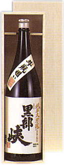 ・黒部峡 純米大吟醸 斗瓶囲い 1800ml 【RCP】（父の日・お中元・お歳暮等の贈り物にもオススメ）