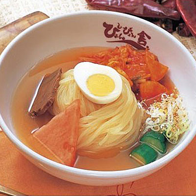 盛岡冷麺 ぴょんぴょん舎の冷麺 4食入 【送料無料】 / 秘密のケンミンショー お取り寄せ 通販 お ...