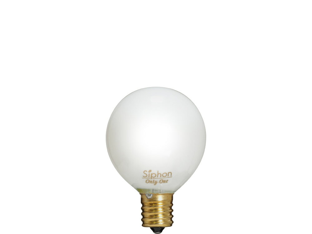 メーカー： BeatSonic / ビートソニック 　　 シリーズ名： OnlyOne Siphon Ball50 (ボール50) [White] 全光束（lm）：250 (30W相当) 定格寿命（h）：15000 入力電流(A):0.03 定格電圧（V）：100（50/60Hz) 定格消費電力（W）：2.5 色温度(暖系電球色)(K)：2200 口金：E17 寸法（mm）：φ50x75 質量(g):15 演色性(Ra):88 【以下の器具には使用しないでください。】 ・断熱材施工器具[SB、SGI、SG形表示器具] ・水銀灯、ナトリウムランプ、メタルハライドランプなどのHIDランプ器具 ・誘導灯、非常用照明器具 ・空気容量が2リットル以下の密閉型器具 ・人感スイッチなどの自動点滅装置や遅れ停止スイッチ器具、ホタルスイッチ機能のついた器具など ・リモコンの付いた照明器具や回路 ・屋外、水滴がかかる場所にある器具 ※このほか、使用器具の種類によって寸法的、熱的、その他の状況により使用できない場合があります。 【ご使用上の注意】 ・定格寿命は全光束（明るさ）が定格の70%となるまでの時間です。 定格寿命は明るさの経年劣化を示す平均値であり、製品寿命の保証ではありません。 ・電圧変動によりちらつくことがあります。ランプ自体の故障ではありません。 ・外観などの仕様は、予告なく変更することがあります。 ・ランプの周囲温度が5〜40℃の範囲で使用してください。 ・屋外では使用しないでください。 ・LED素子にはバラツキがあるため、同じ品番の商品でも光色、明るさが異なることがあります。 ・雷サージ対策ブレーカー（バリスタ付ブレーカー）を通った配線にてご使用ください。（雷の高電圧サージによる短寿命の原因） 【調光について】 低負荷容量インターフェースを必要とせず調光器単体でのスムーズな調光を実現することが可能となりました。 ※製品の個体差によって点灯時のタイミングにズレが生じる場合がございます。 ※動作が安定しない場合、調光のボリュームを変更して動作に支障のない範囲でご使用ください。 ※0-100%の調光を保証するものではありません。 関連キーワード LED 電球 ランプ ライト 装飾 レトロ グローブ球 ボール電球形 丸形 白 装飾 LEDランプ 長寿命■特徴 ガラス部が丸い形状のフィラメント電球です。 LED電球をそのまま使用して形と灯りを同時に楽しんだり、デザイン照明器具と組み合わせて新しい空間を作り出すことも可能です。 これまでも多くの店舗照明への導入実績もあり、空間設計には欠かせないラインナップになっております。 FROST（フロスト） 電球の中心から少し光源部分（LEDフィラメント）が透過しており点灯時に中心部分から外側にかけて綺麗なグラデーションのかかった灯りを演出します。 WHITE（ホワイト） 世界中で一番のシェアを誇るモデルがサイフォンシリーズにもラインナップしました。 同じ白熱電球のモデルと比べてみても外観ではLED電球だと認識ができないほどの仕上がりになっています。 見た目そのままで、Siphonシリーズの特徴である微細な調光機能と省エネ性能を一度体験してみてください。 ≪ビートソニック　OnlyOne　Siphon(サイフォン)　Ball50(ボール50)≫ 明るさ区分 フィラメント形状 ガラス サイズ 品番 色温度 口金 35W相当 ショートフィラメント クリア G50 LDF42D 暖系電球色2200K E17 LDF135D 暖系電球色2400K LDF43D 電球色2700K 25W相当 - フロスト LDF59D 暖系電球色2200K 35W相当 LDF136D 暖系電球色2400K LDF60D 電球色2700K 30W相当 ホワイト LDF83D 暖系電球色2200K 35W相当 ホワイト（グロス） LDF137D 暖系電球色2400K 30W相当 ホワイト LDF69D 電球色2700K 35W相当 ホワイト LDF79D 暖系電球色2200K E26 ホワイト（グロス） LDF139D 暖系電球色2400K 40W相当 ホワイト LDF78D 電球色2700K 35W相当 クリア LDF113D 暖系電球色2200K 40W相当 LDF138D 暖系電球色2400K LDF114D 電球色2700K