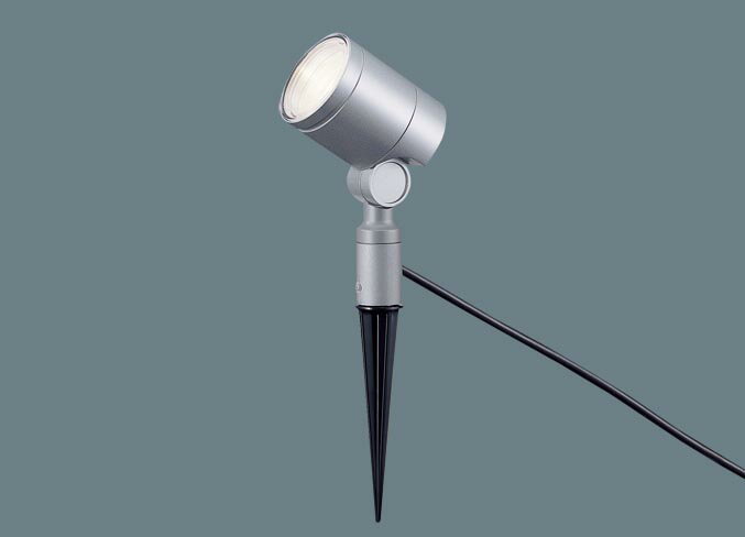 パナソニック スパイク取付型 LED(電球色) エクステリア スポットライト 集光タイプ LEDフラットランプ交換型・防雨型・専用調光器対応(別売) 100形ダイクール電球1灯器具相当 LEDフラットランプφ70 ランプ付 XLGE0153CB1(LGW40201+LLD3020LCB1)