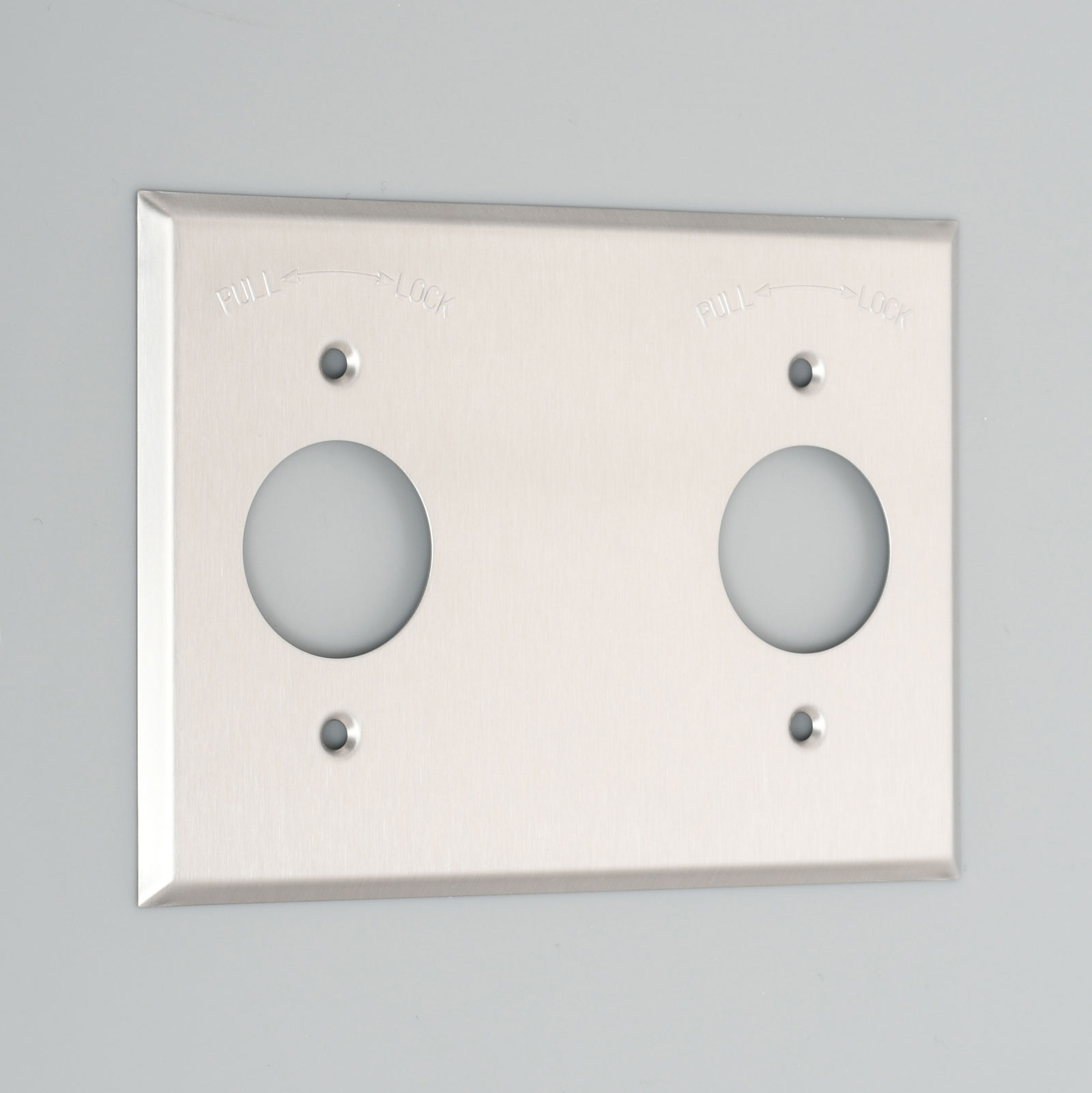 アメリカン電機　埋込コンセント用プレート　ステンレス　3ヶ用ボックス用　Φ35.5穴×2　1412S