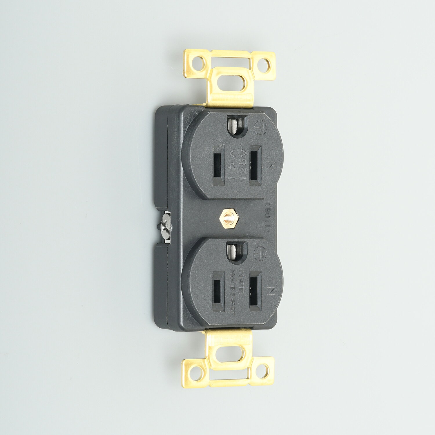 アメリカン電機　接地形2P 15A 125V　平刃形　複式ハイパー埋込コンセント　7110GDXL