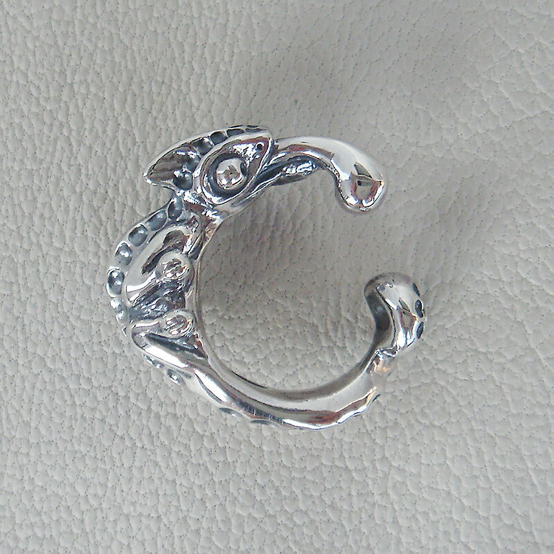 カメレオンイヤーカフ カメレオン かめれおん 動物モチーフ イヤーカフ 爬虫類 シルバーアクセサリー SILVER925 女性 男性 プレゼント ギフト対応 福...