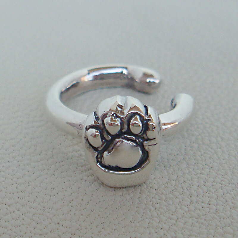 楽天和銀　楽天市場店肉球イヤーカフ（右耳用） 肉球 耳飾り フックタイプ シルバーアクセサリー 動物モチーフ SILVER925 女性 男性 プレゼント ギフト対応 レディース メンズ 大人 可愛い かわいい 誕生日 オシャレ 贈り物