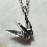 楽天市場 折鶴ペンダント おりづるネックレス 和風モチーフ 折り紙 首飾り シルバーアクセサリー Silver925 女性 男性 プレゼント ギフト対応 和銀 楽天市場店 楽天市場 折鶴ペンダント おりづるネックレス 和風モチーフ 折り紙 首飾り シルバーアクセサリー Silver925 女性 男性 プレゼント ギフト対応 和銀 楽天市場店