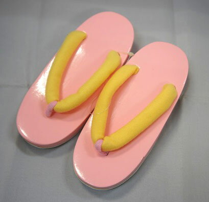 ヤマトコンパクト 18.5cm　下駄　キッズ　こども　塗り下駄　祭り　子供　子供用下駄・桐・ピンク イエロー 和柄・子供ゆかた・子供浴衣 ※1点のみの注文はヤマトコンパクトにてお送りします。(2点目以降や他の商品との注文は通常配送)　 ※難あり訳あり処分品の為返品不可