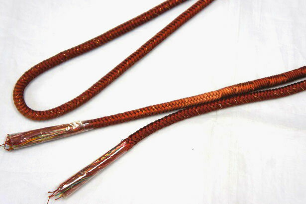 帯締め 和装小物　正絹 丸組み帯締め　帯〆 着付け小物 茶系　金糸 シルク モダン 小紋 紬 プレタ 幅：約0.6cm 長さ：約158cm(ふさを含む)　メール便、レターパック対応可(※同じタイプを4点までの注文対応可です。) メーカー見切り品　少々訳あり