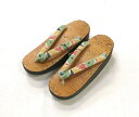 草履 Fサイズ ゾーリ フリーサイズ レトロ調の柄の花尾 コルクの草履 合皮の底 お出かけ用におススメ ※難あり処分品 ※店頭見切り品の為難有り ※返品交換不可...