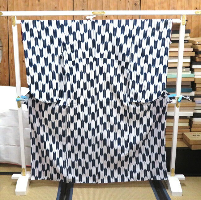 着物 ポリエステル 二尺袖 Mサイズ 仕立て上がり 紺系 白系 矢絣 販売品 2尺袖 袴の着物 洗える着物 袷..