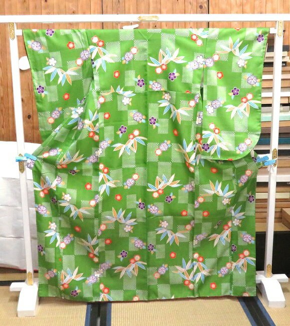着物 ポリエステル 二尺袖 仕立て上がり レトロ調の柄 緑系 販売品 2尺袖 袴の着物 洗える着物 袷 きも..