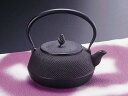 楽天waitea.kobe【岩鋳製 南部鉄器】鉄瓶 18型平丸アラレ 黒焼付 ※IH調理器可南部鉄瓶 南部鉄器 鉄瓶 鉄分補給 日本製 南部鉄器 岩鋳 敬老の日 ブライダル ギフト 母の日 父の日