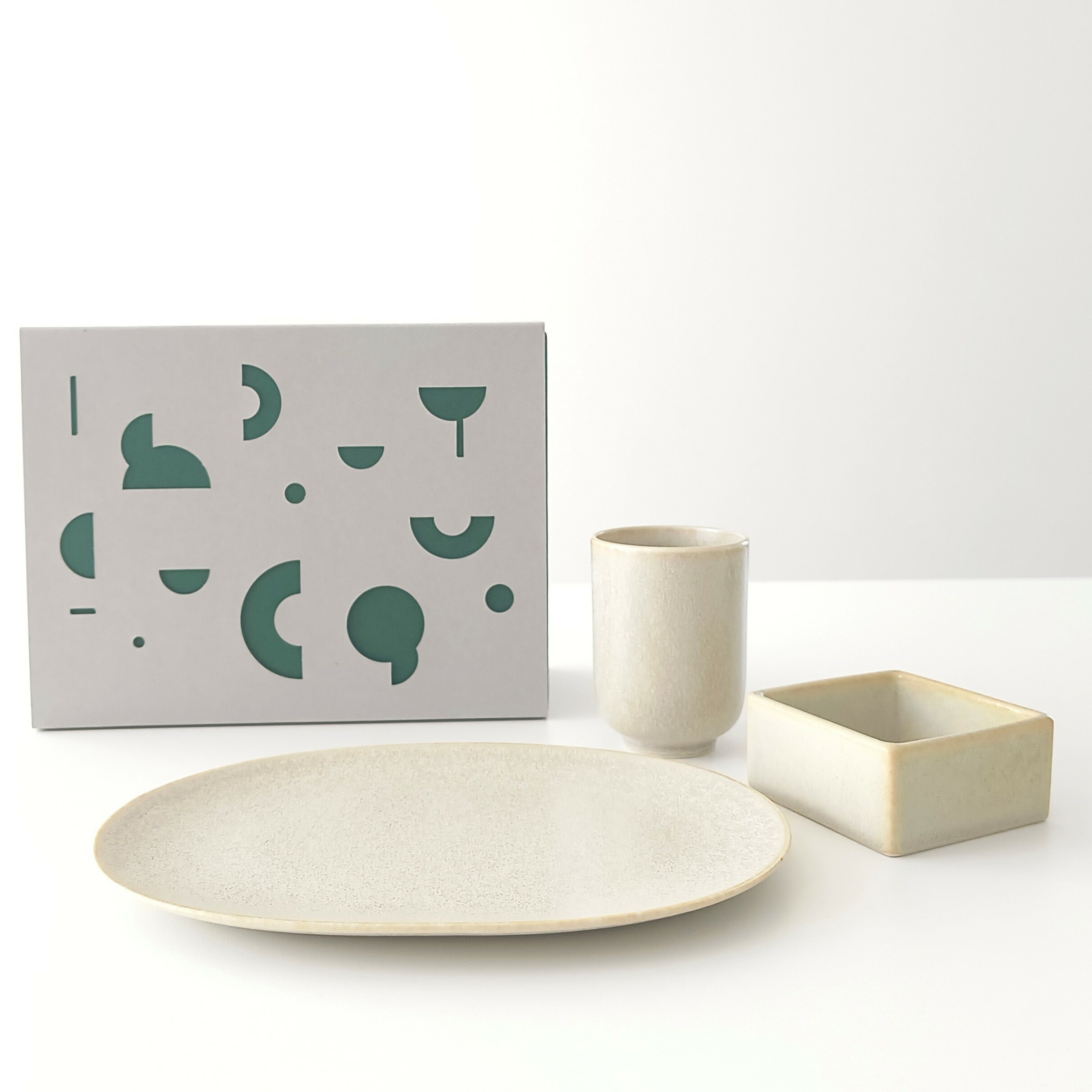 Rakuten - 美濃焼 東峰窯 ギフトボックス入 おひとりさま セット シルバー gift プレート 小鉢 湯呑 日本製 食器 皿 和食器 父の日 母の日 一人暮らし お祝い 内祝 結婚祝【楽ギフ_包装】【楽ギフ_のし宛書】