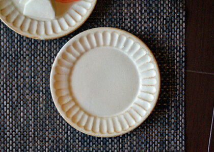【益子焼】【ナチュラル陶芸】【わかさま陶芸】kinariパン皿おしゃれな白い和食器マットな質感丁度いい大きさのパン皿人気の陶器kinariシリーズデザートプレート・ケーキプレートとしても使える