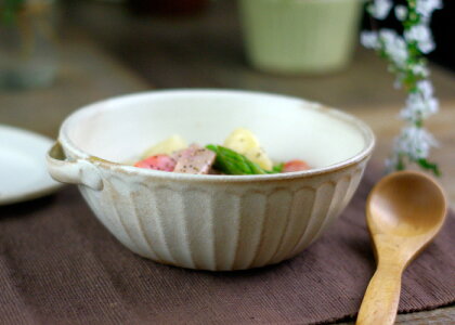 【父の日・名入れ】益子焼kinari手付きスープボウル(大)スタッキングできるスープカップ。白い器、白い食器、ギフトに最適（名入れ可能）です。おしゃれ、かわいい、ナチュラル、和食器、陶器のうつわ、サラダ、スープパスタ、煮物にあいます。