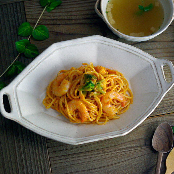 【20％offクーポンあり】幾何学的なフォルムに持ち手がついた楕円のお皿 kinari 益子焼 中皿 鉢 角皿 持ち手つき シンプル おしゃれ ナチュラル モダン 八角形 ギフト お家カフェ 取っ手 耳付きのサムネイル