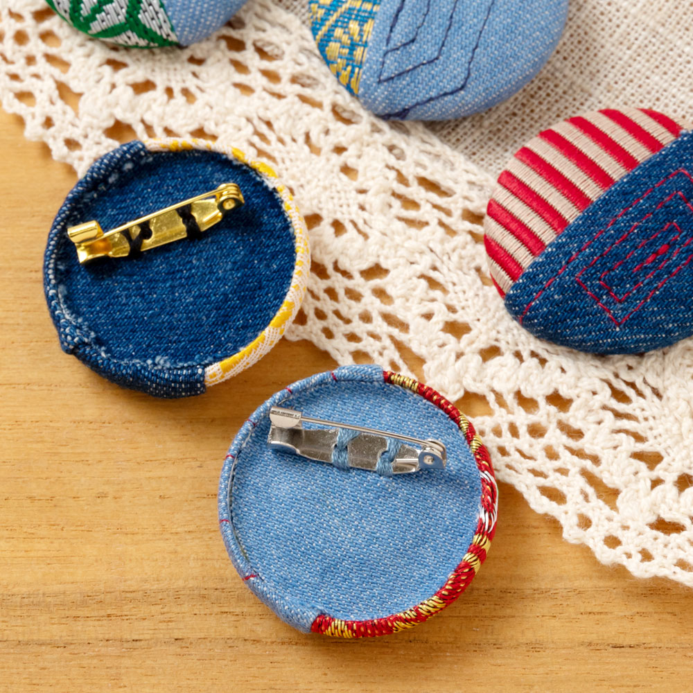 こだわりの和雑貨 和敬静寂の畳べりのブローチ 006　のちほど　Brooch made by tatamiberi｜アングル2