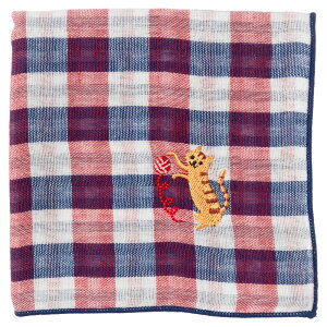 にゃんこハンカチ　とら猫（チェック）　刺繍入りガーゼハンカチ　スーベニール　Cat pattern embroidered gauze handkerchief
