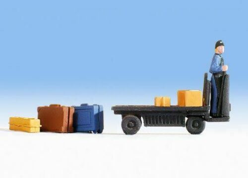 Nochノッホ16772　電動ハンドリフトに乗って荷物を運ぶ人【HO人形】【塗装済み】【ジオラマ小物】