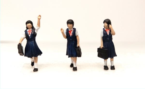 【日本人】1/80　16番人形　昭和風ジャンバスカートの女子高生　夏服A　3体セット【塗装済み】
