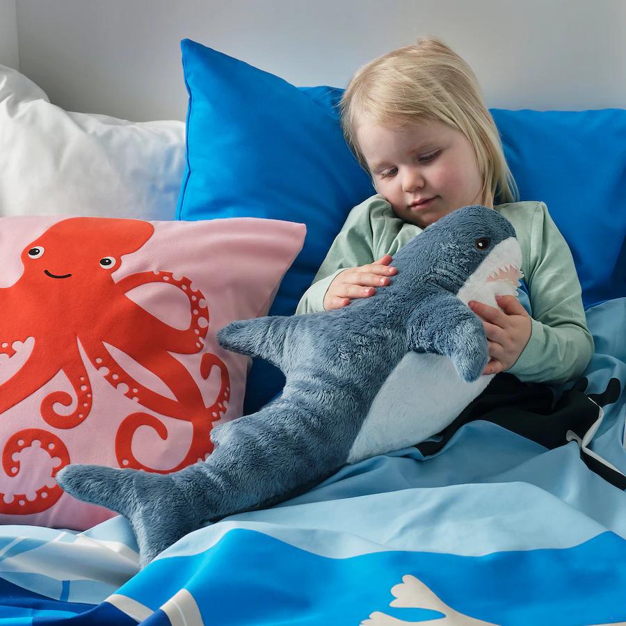 IKEA イケア BLÅHAJ ソフトトイ ベビーシャーク （005.406.64）ぬいぐるみ サメ さめ ミニサイズ　約55 cmの商品画像 3