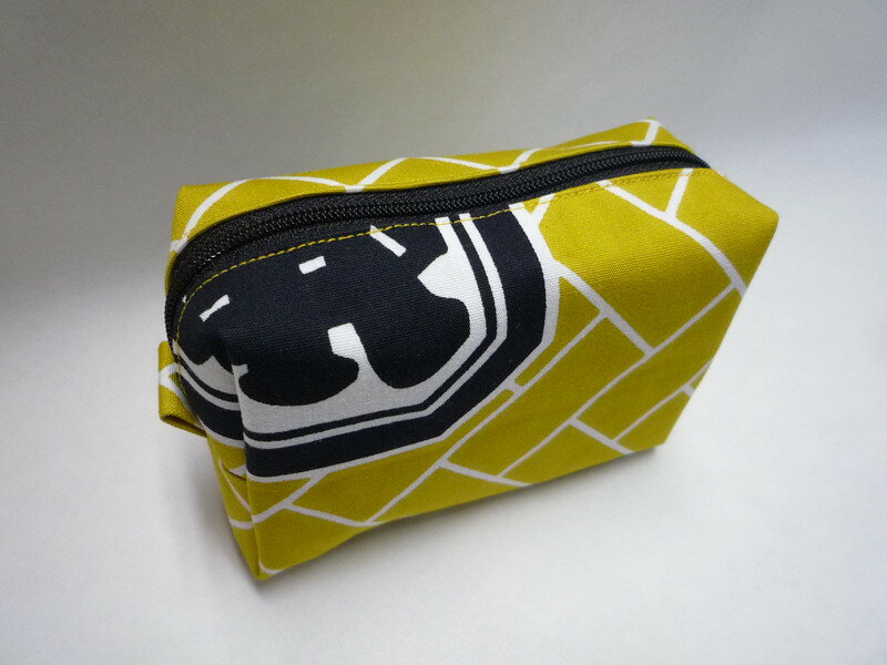 【送料無料】【化粧ポーチ】浅草柄　本格染め化粧ポーチ からし色 数量限定品