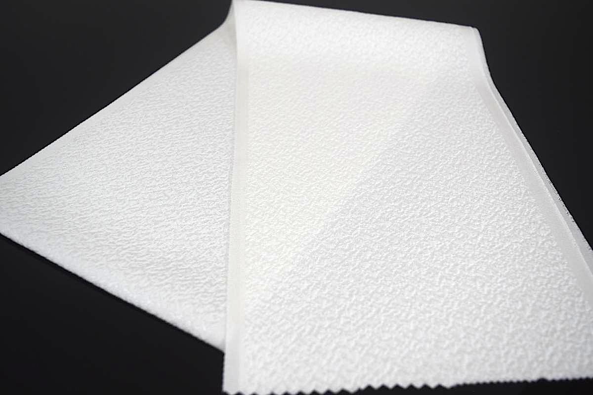 【紋意匠衿】【黄変防止加工済】【日本製】【絹100％】「白地模様半衿」（砂子）