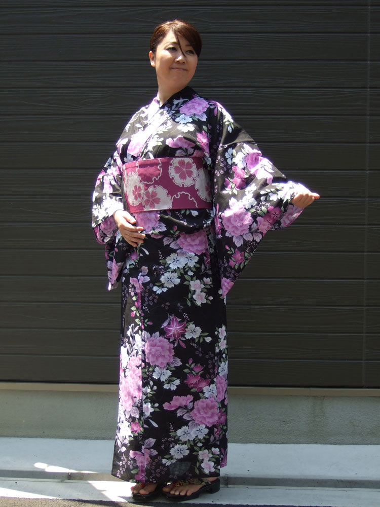 仕立て上がり・ふっくらさん浴衣「黒地に芍薬とユリと薄紫のなでしこ」【P19Jul15】