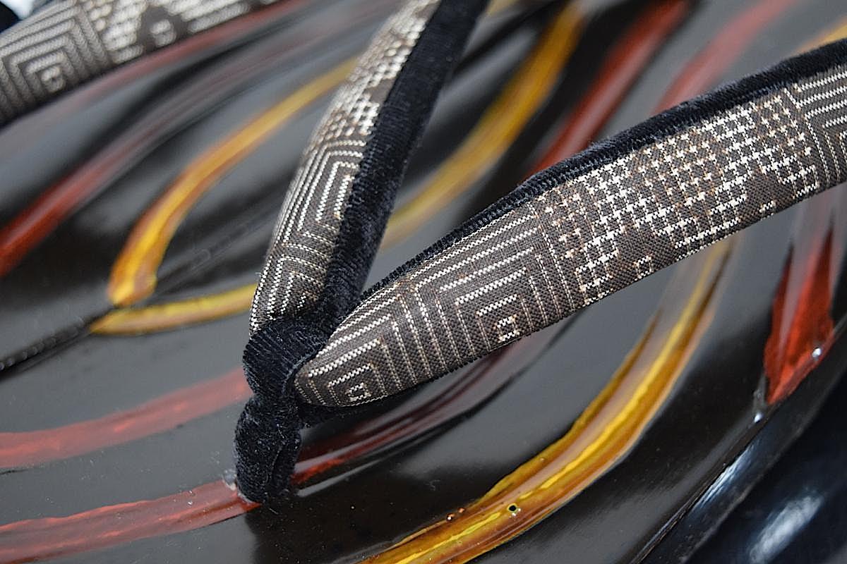 【国産桐】【日本製】男物最高級桐下駄鎌倉彫・右近・鎌倉色入