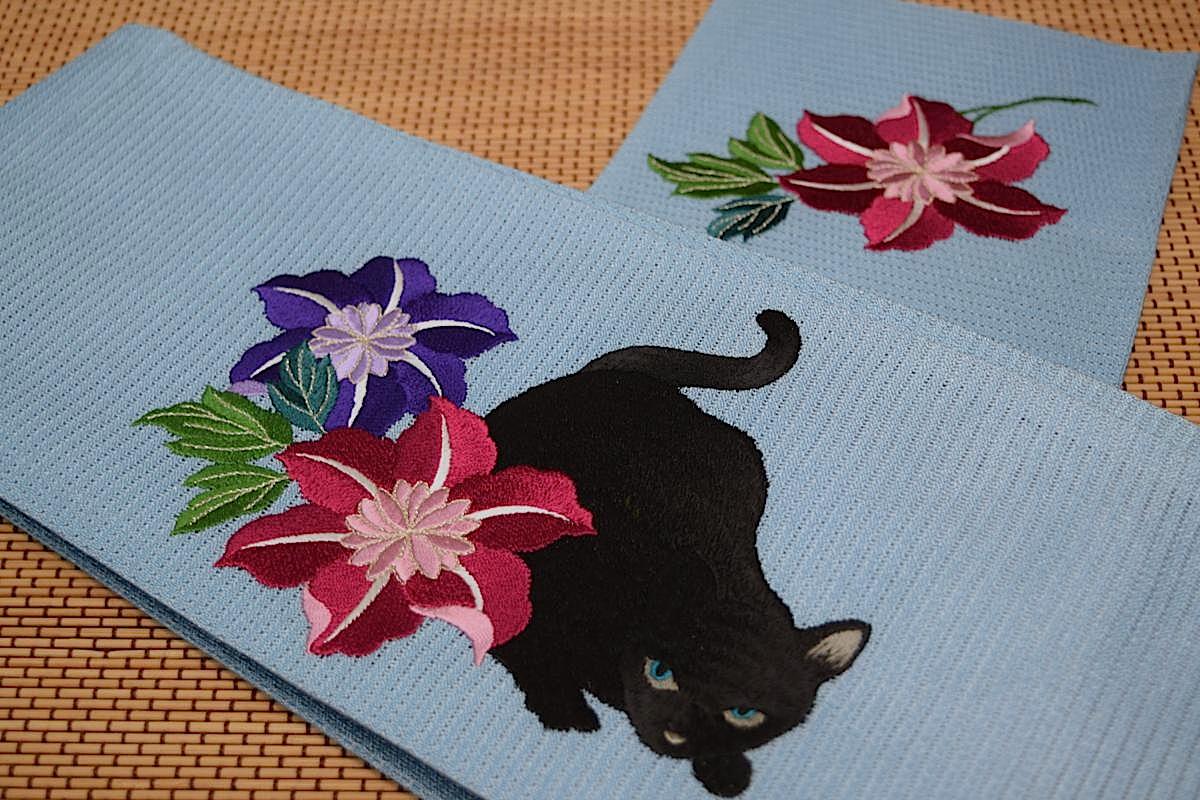 【撫松庵】半幅帯（刺繍細帯）「猫と鉄線（水色）」