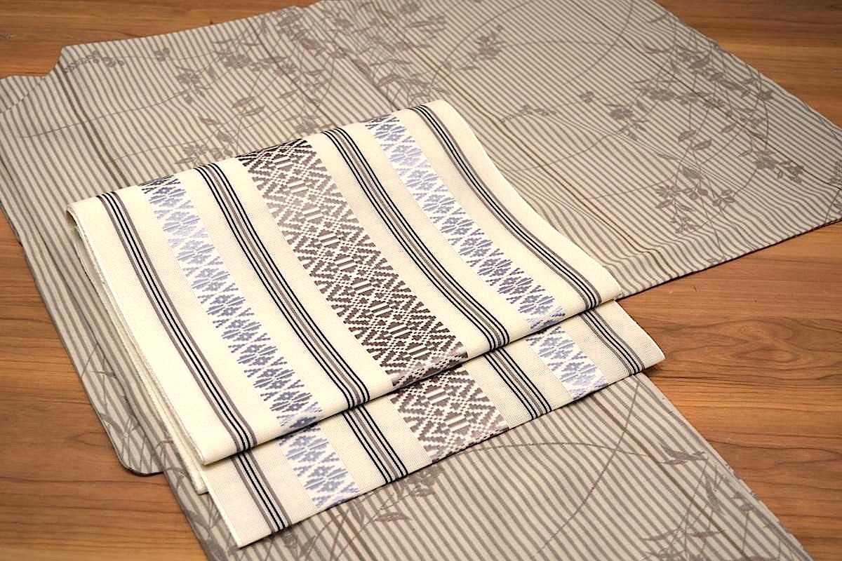 【今年も入荷しました♪】【日本製】【紙人形】【月華美人 浴衣】【大人の夏着物】仕立て上がり洗える着物（セオα）「縞に陰花」