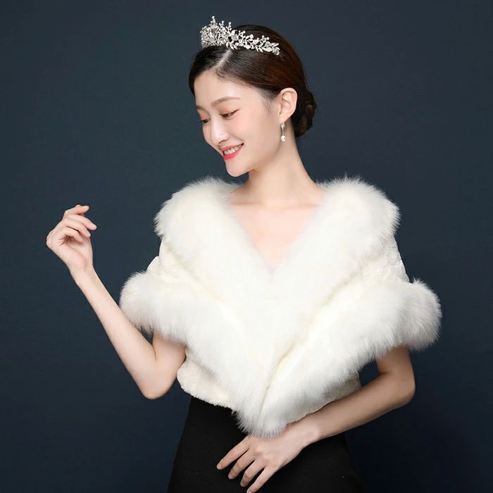 ブライ 花嫁 ケープ お呼ばれ ボレロ ウエディング 肩掛け ファーケープ ウェディングショール ショー..