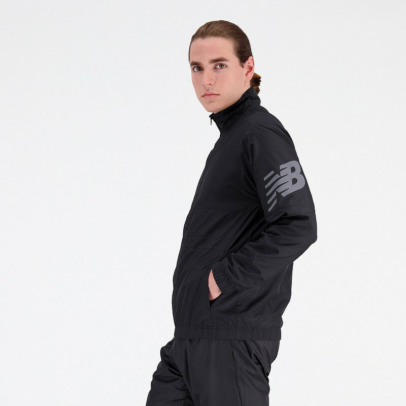 NB Tenacity ウーブンジャケットMJ31010 BK(ブラック) ロゴ メンズ ニューバランス NEWBALANCE NB ロゴ　メカニカルストレッチ素材 SALE ウーブンジャケット フライングNBロゴ ランニング ジョギング ウォーキング スポーツジャケット ワークアウト