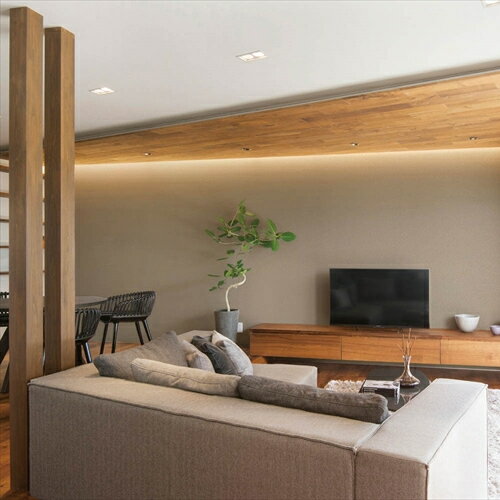 ※この壁紙は10M巻での販売となっておりますが、メーター数の変更は可能となっております。必要数によって金額の変更を行いますので、ご購入時に備考欄へご記入くださいませ。リピート縦64cm 横92.5cm有効幅92.5cm機能防かび・トップコー...