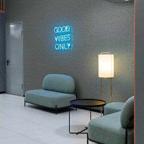 ※この壁紙は10M巻での販売となっておりますが、メーター数の変更は可能となっております。必要数によって金額の変更を行いますので、ご購入時に備考欄へご記入くださいませ。リピート縦94cm 横93cm有効幅93cm機能防かびシックハウス対策F☆...