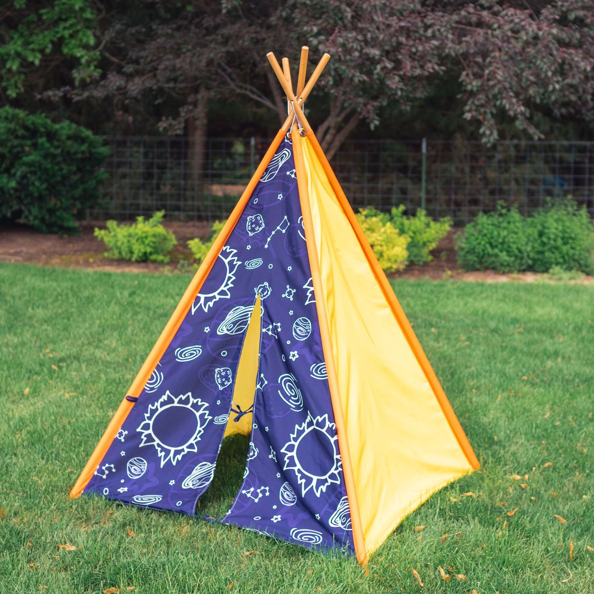 [RDY] [送料無料] Pacific Play Tents Space Explorer Teepee for Indoor/Outdoor Use - Polyester - Age Group 2+ 英語 [楽天海外通販] | Pacific Play Tents Space Explorer Teepee for Indoor/Outdoor Use - Polyester - Age Group 2+