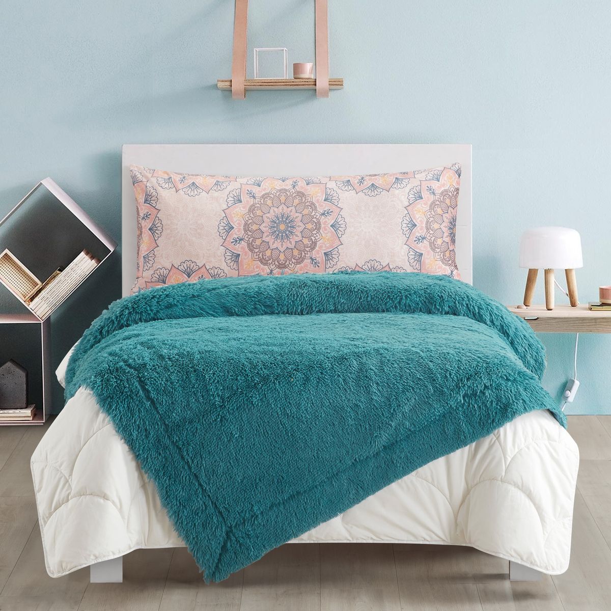 [送料無料] Your Zone クールウォーター ロングヘア フェイクファー スロー ナマステ 超ソフトボディ ピローカバー付き [楽天海外通販] | Your Zone Cool Water Long Hair Faux Fur Throw with Namaste Super So