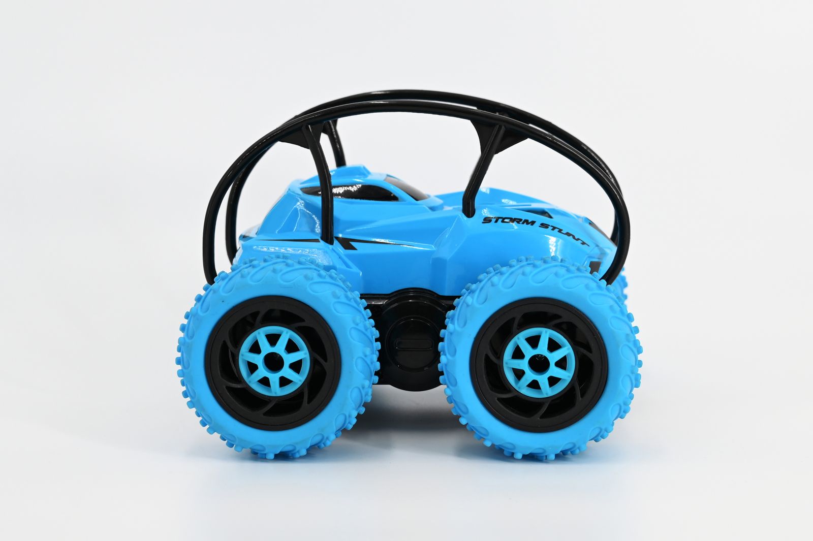 [送料無料] Rev-Volt 4輪スタントラジオコントロールトイビークル w/ 360º Spin - Blue (High Speed, Stunts &amp; High Voltage Performance) [楽天海外通販] | Rev-Volt 4 Wheel Stunt Radio Control Toy Vehicle w/ 360º Spin - B