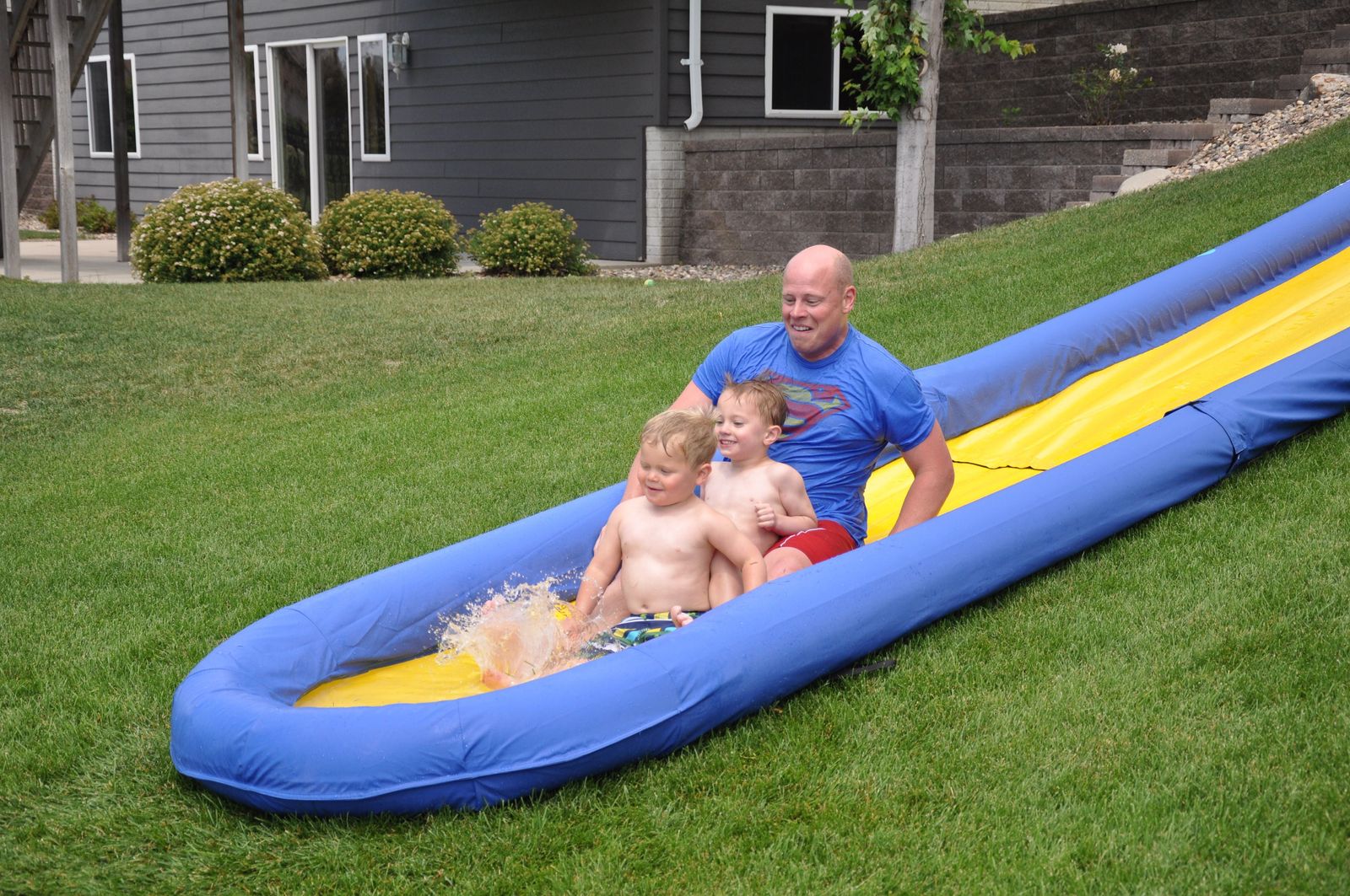 [RDY] [送料無料] RAVE Sports ターボシュート・ウォータースライド裏庭パッケージ [楽天海外通販] | Rave Sports Turbo Chute Water Slide Backyard Package