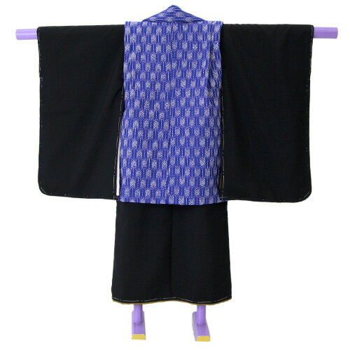 【期間限定クーポン】【レンタル】七五三 着物 レンタル 3歳 男の子 男児着物 被布着物7点セット「着物黒地＆被布コート青地に白矢絣」 衣装 おすすめ レトロ おしゃれ 古典柄 安い 大正ロマン〔消費税込み〕