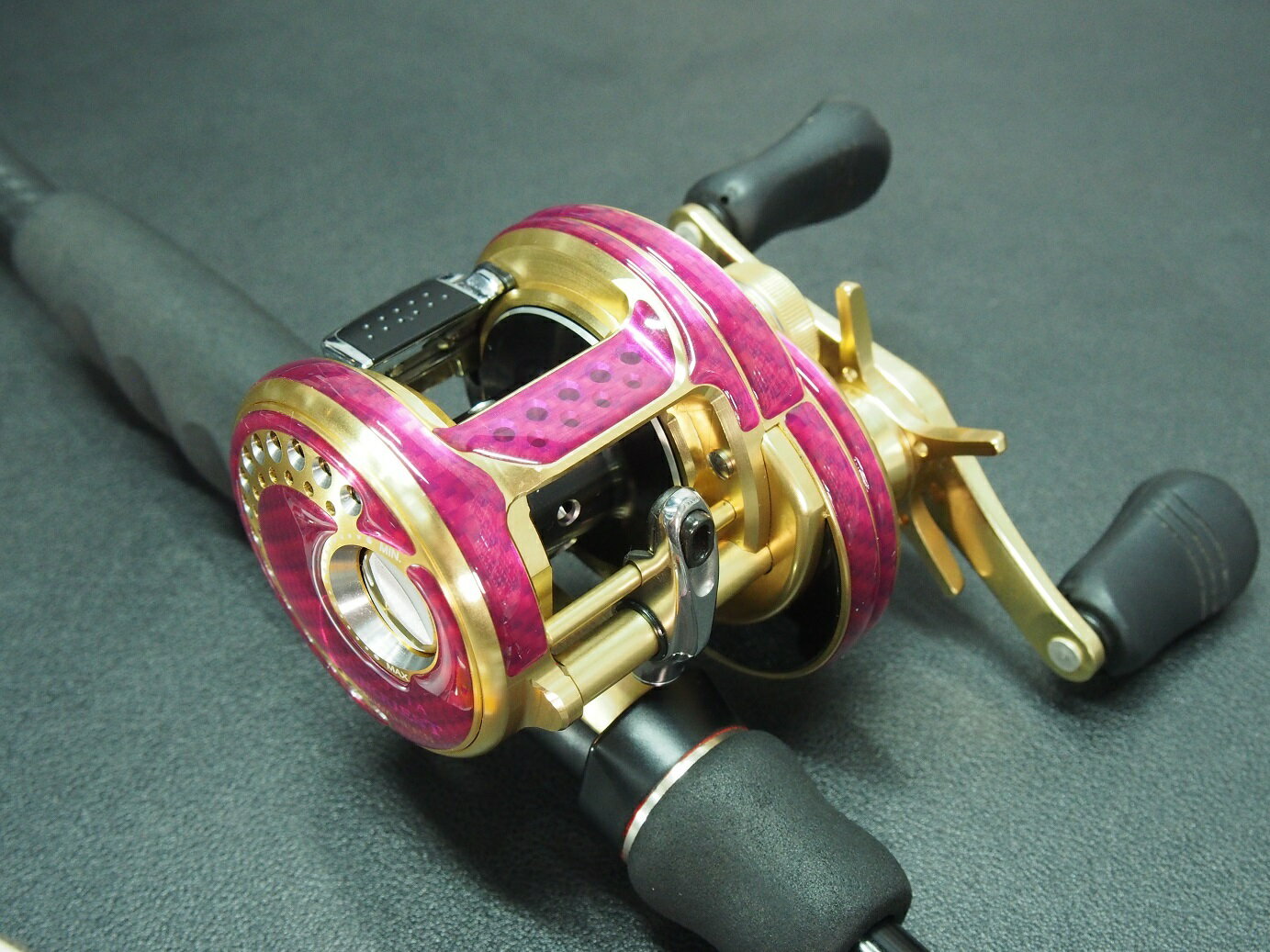 SHIMANO 14-15 カルカッタコンクエスト200/201シリーズ用プロテクションデカール（※リール本体は含まれません）