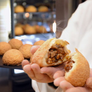 香港飲茶の定番チャーシューメロンパン叉焼メロンパン
