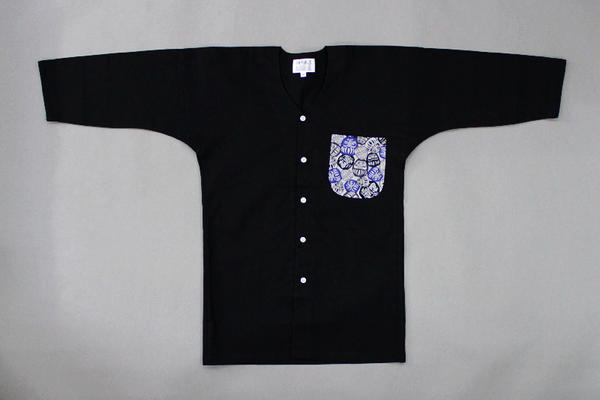 Mサイズようやく入荷! 人気ナンバー1 居酒屋鯉口シャツ ユニフォーム鯉口シャツ人気集中 【黒無地に青だるまポケット】メール対応しております。鯉口シャツ 花柄 ...