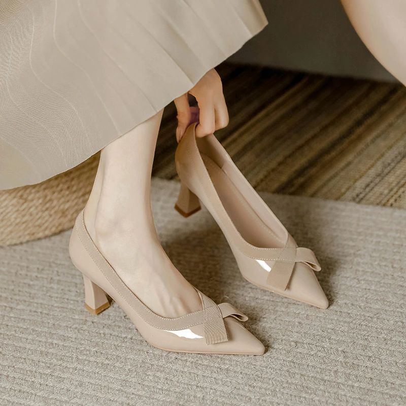 パンプス レディース 痛くない ハイヒール スクエアトゥ ビット リボン パンプス 靴 オシャレ 幅広 疲れない 通勤 履きやすい 痛くない 脱げない スエード 歩きやすい 長時間 柔らかい オフィス パーティ 結婚式 美脚パンプス 7cm ヒール