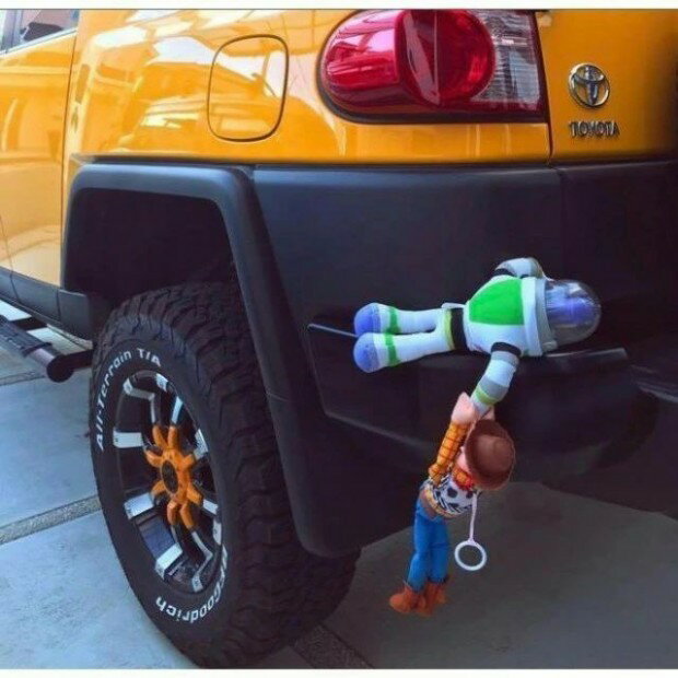 トイストーリー ウッディ バズ 車ぶら下がり人形！ヘルメット付き！フィギュア バズ　ウッディ　車外装用品　車人形