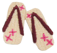 “ワッペン屋さんラボ　オリジナルワッペン” コーラルピンクの下駄で今日もお出かけ？　ワッペン（アイロン接着タイプ）