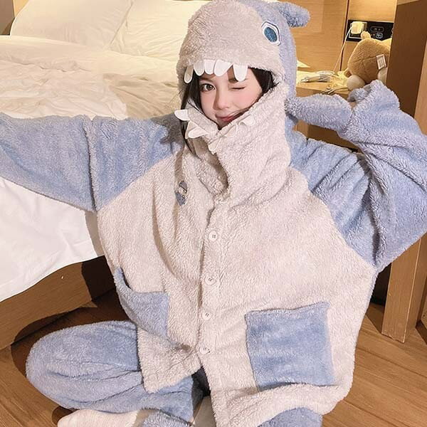 Room Wear - 【2点600円割引】もこもこパジャマ レディース サメ柄 冬 かわいい 上下ゼット 長袖 ルームウェア フード付き もこもこ パジャマ 部屋着 寝間着 おうち時間 女性用 ふわふわ 前開き 韓国 暖かい モコモコ あったか プレゼント 結婚祝い ブルー 個性的 目立つ系