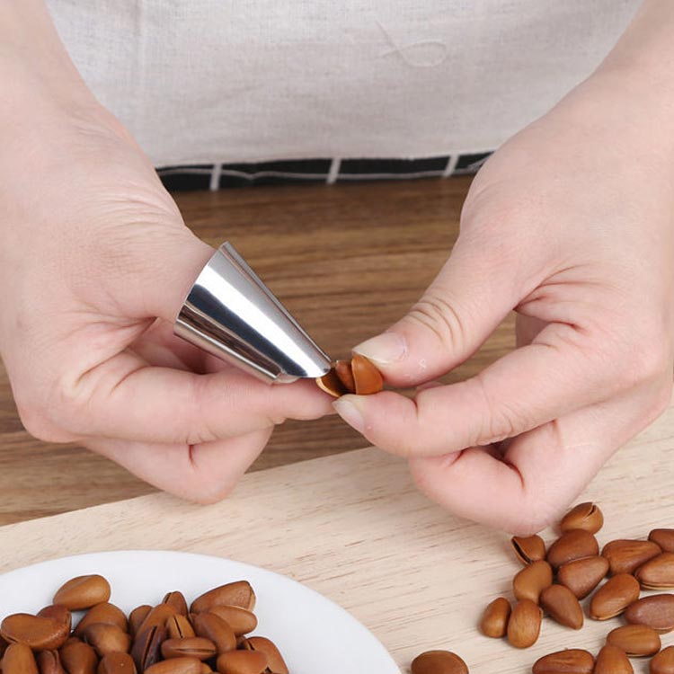 指ガード フィンガーガード 3個セット ステンレス 指カバー 指先保護 包丁 千切り みじん切り 補助用 ツール ハンドガード 果物 皮むき 皮むき器 怪我防止 安全 ネイル 保護 指 プロテクター 錆びにくい サイズ調節可能 子供 お手伝い 耐久性 丈夫 キッチンツール 送料無料