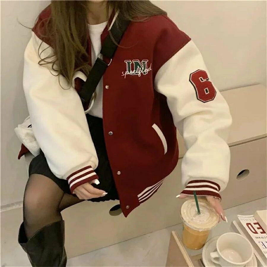 樂天商城 - 3色 ジャケット スタジャン アメリカン レトロ ガーリー 個性的 バイカラー 長袖 野球 ユニフォーム風 スクール 薄手 上着 アウター コート ショート丈 カジュアル スポーティー レッド ブルー ブラウン レディース スタンドカラー ポケット オーバーサイズ ロゴ 10代 20代