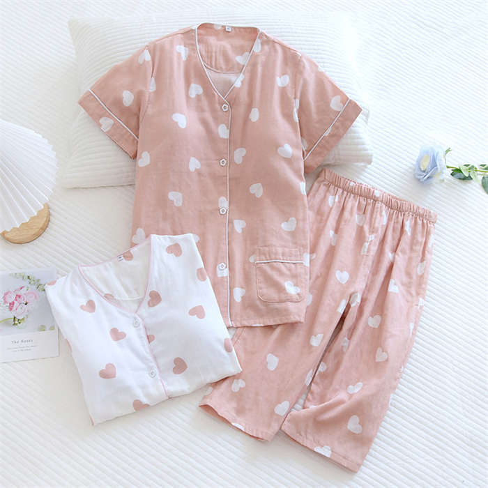 Rakuten - 【2点600円割引】パジャマ レディース ガーゼパジャマ 夏 2点セット セットアップ 綿100% ルームウェア ハート柄 夏 パジャマ ナイトウェア トップス パンツ カップ付き 上下セット 綿 ガーゼ 半袖シャツ 7分丈パンツ おしゃれ 可愛い Vネック 女の子 寝間着 部屋着