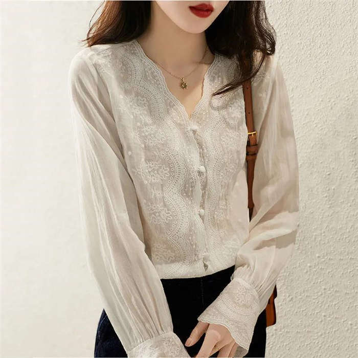 Rakuten - 【2点600円割引】ブラウス レディース 40代 春夏新作 綿麻風 コットンリネン オシャレブラウス 白レースシャツ 長袖トップス Vネック 透かし彫り 上品 大人 通勤OL ゆったりシャツ30代 50代